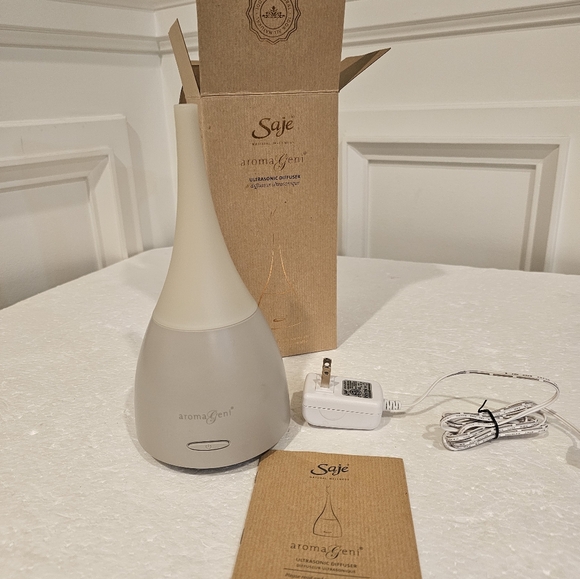 **SOLD** to @netricco Saje AromaGeni Ultrasonic Diffuser - Picture 1 of 6